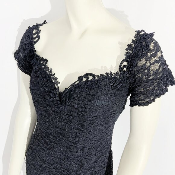 Vintage Black Stretch Lace Dress with Sweetheart Neckline / size Small - Picture 7 of 15